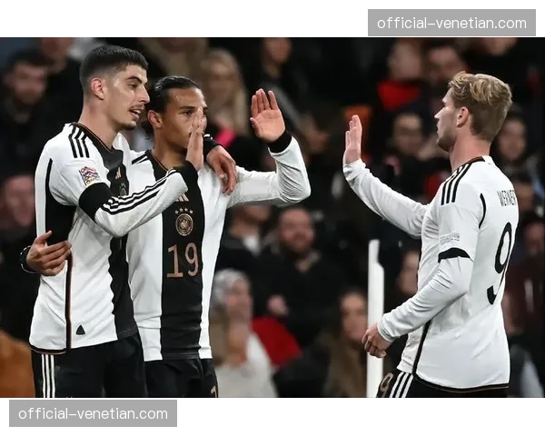 拜仁轮换阵容战术执行力，半场0-3落后暴露防守注意力分散